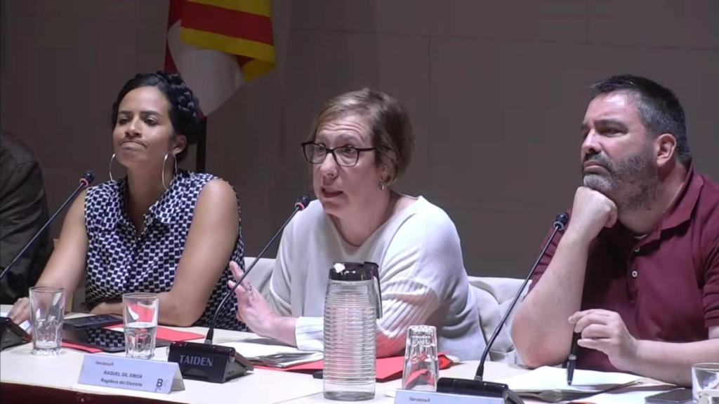 La regidora Raquel Gil durante su intervención en la audiencia pública de Sants - Montjuïc
