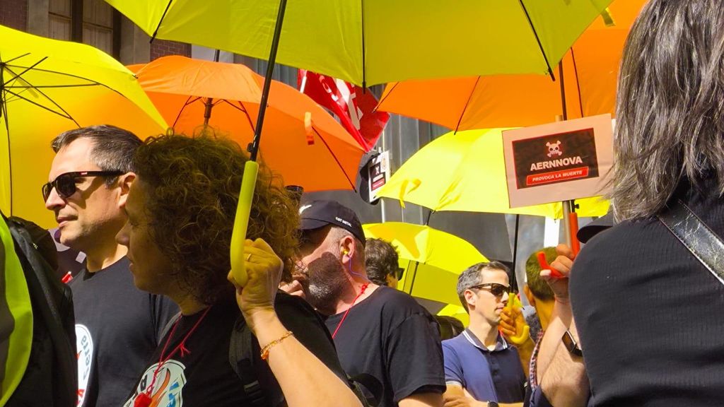 Treballadors de Serra Soldadura durant la protesta