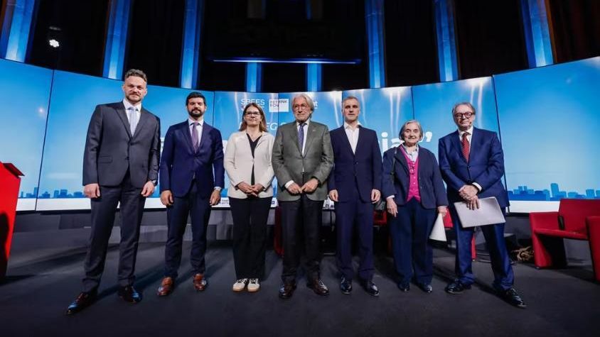 Los participantes en la jornada sobre empresas y entidades sociales en el auditorio de Foment