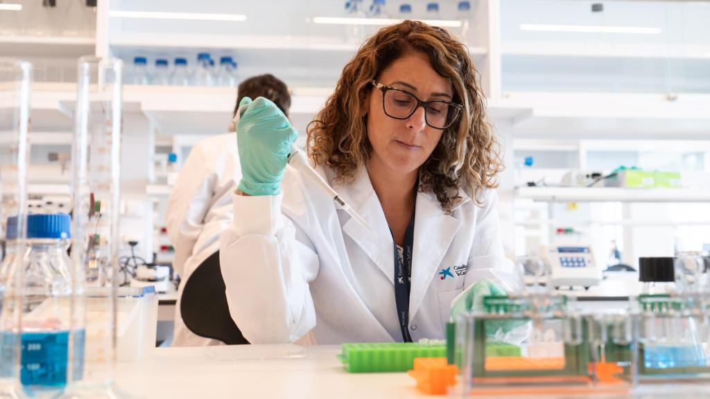 Científica del CaixaResearch Institute, el primer centro de inmunología de España