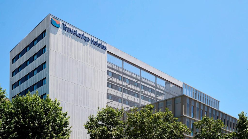 Fachada del Travelodge Barcelona Poblenou