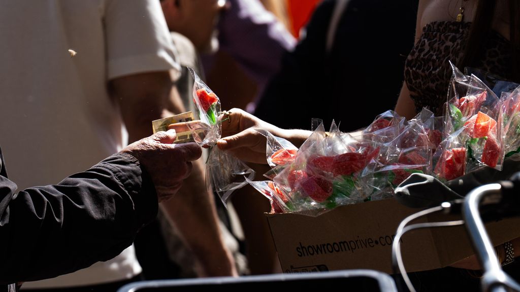 Venta de rosas en Sant Jordi de 2026