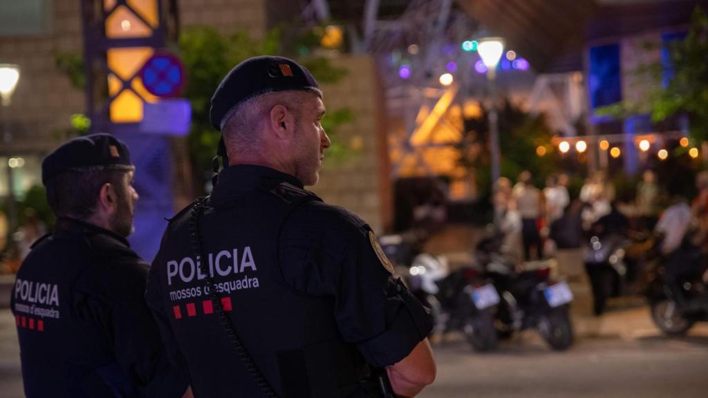 Agentes de los Mossos d'Esquadra en Barcelona