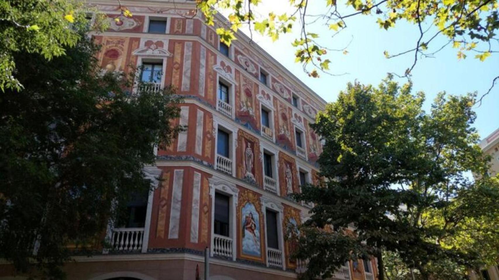Un edificio de viviendas en la Dreta de l'Eixample de Barcelona