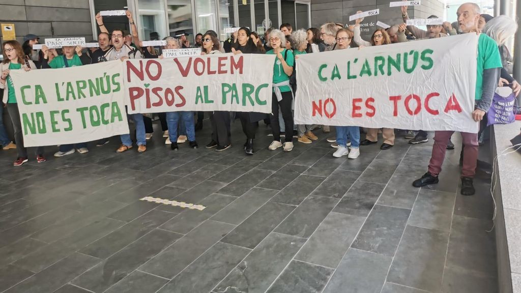 Manifestació de la plataforma Defensem Ca l'Arnús