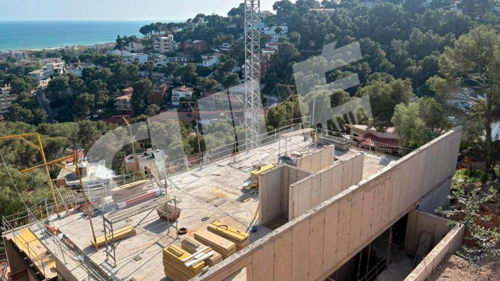 El terreny de 3.672 metres quadrats que està edificant Pedri a Castelldefels