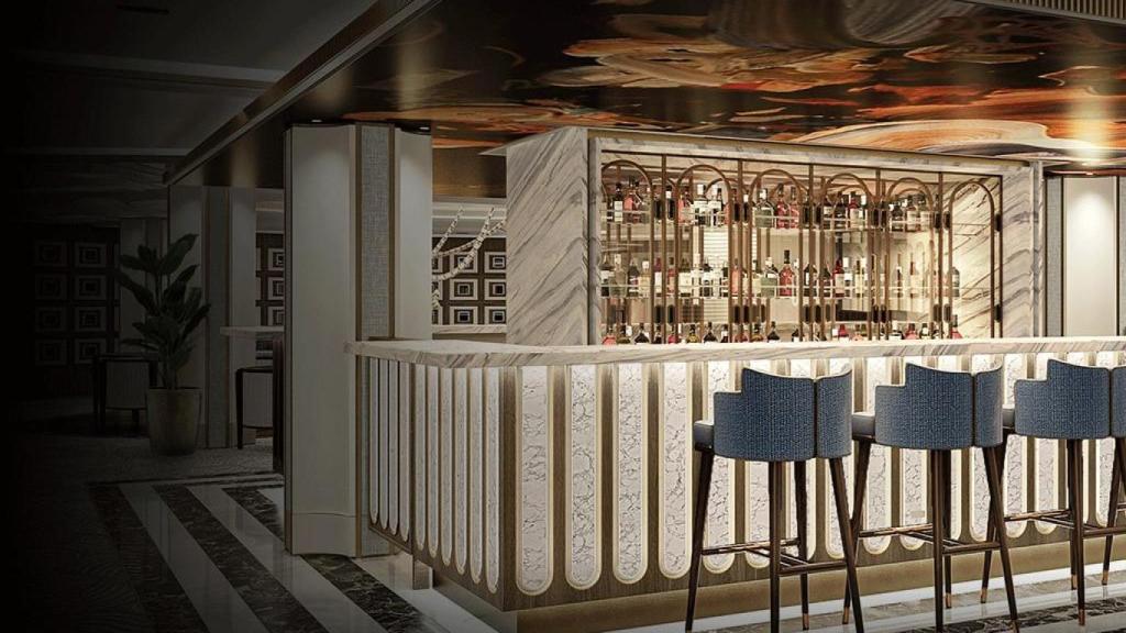 Una barra de bar en el prestigioso crucero