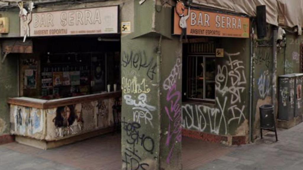 Bar Serra, en la calle Francesc Layret de Badalona