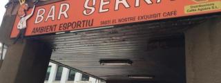 Bar Serra, en la calle Francesc Layret de Badalona