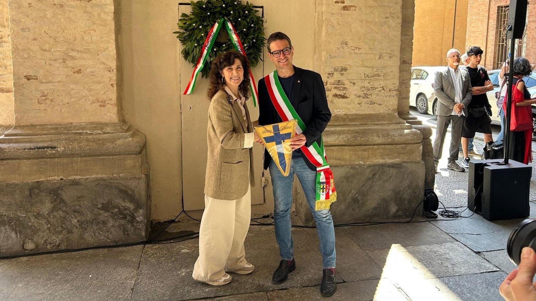 La secretaria general de Justicia, Maite Casado, con el alcalde de Parma, Michele Guerra