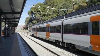 Un tren de Rodalies en la estación de Sant Joan Despí