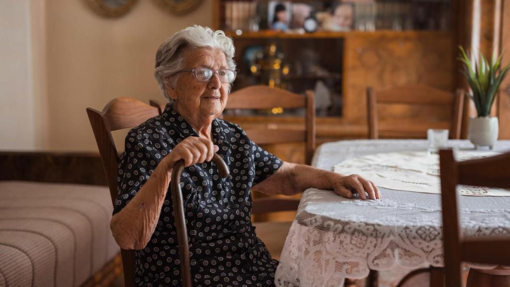 Señora mayor de 65 años - Istock