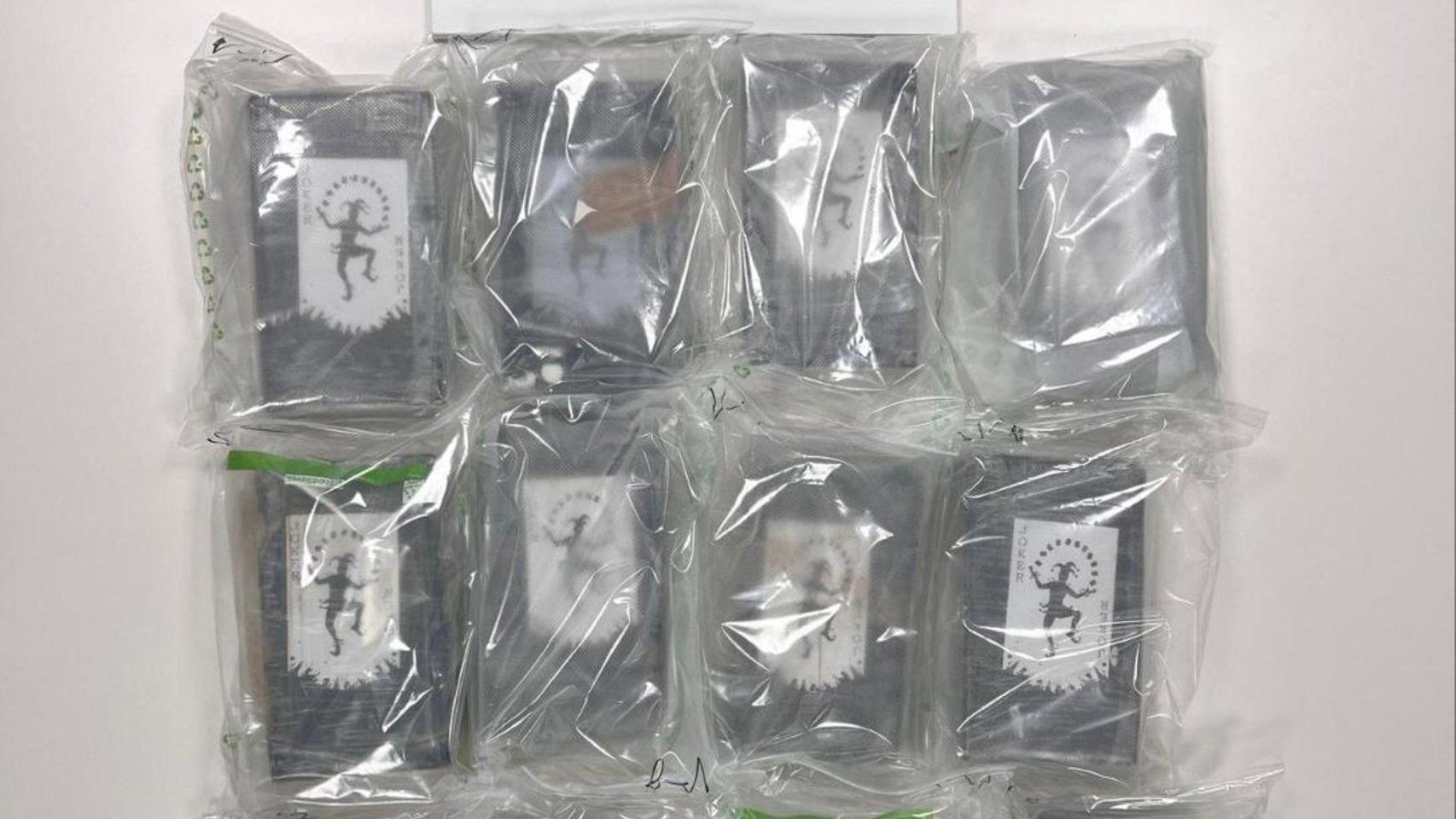 Los 12 paquetes de cocaína intervenidos en el registro