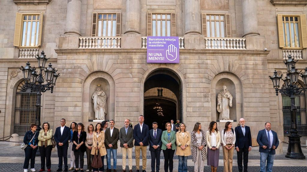 Minut de silenci davant l'Ajuntament de Barcelona