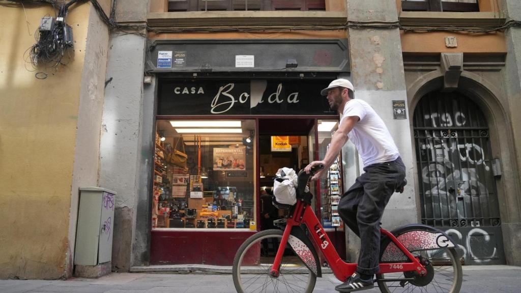 Fachada de 'Foto Boada', tienda de fotografía analógica fundada en 1932, a 7 de abril de 2026, en Barcelona, Catalunya (España)