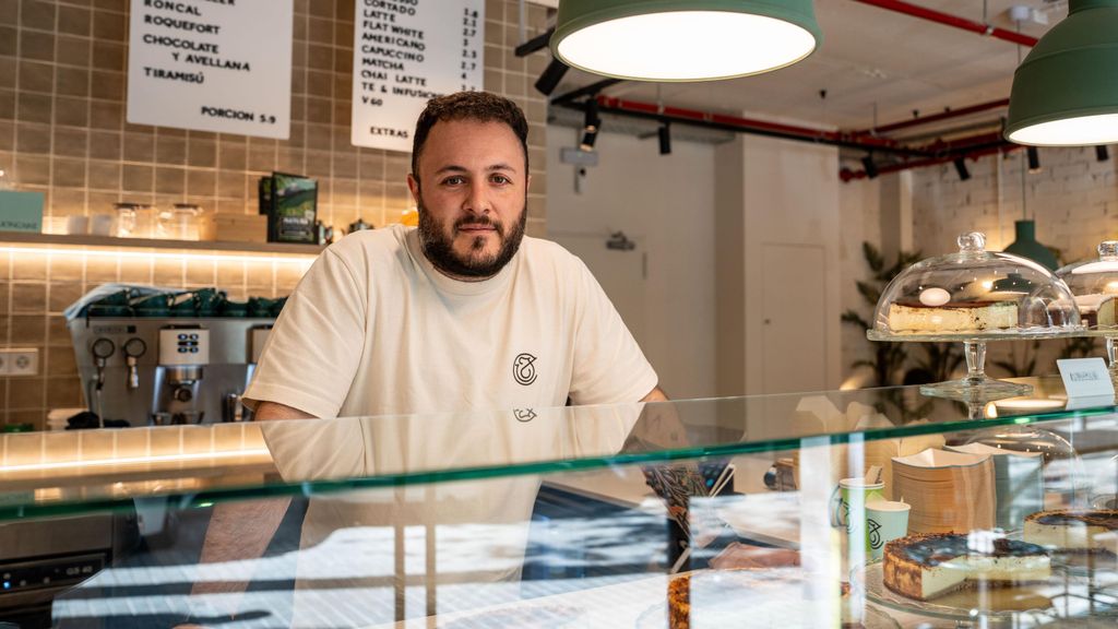 Jon García, dueño de Jon Cake, obrador de tartas de queso
