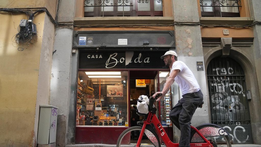 Façana de 'Foto Boada', botiga de fotografia analògica fundada el 1932, a 7 d'abril de 2026, a Barcelona, Catalunya (Espanya)