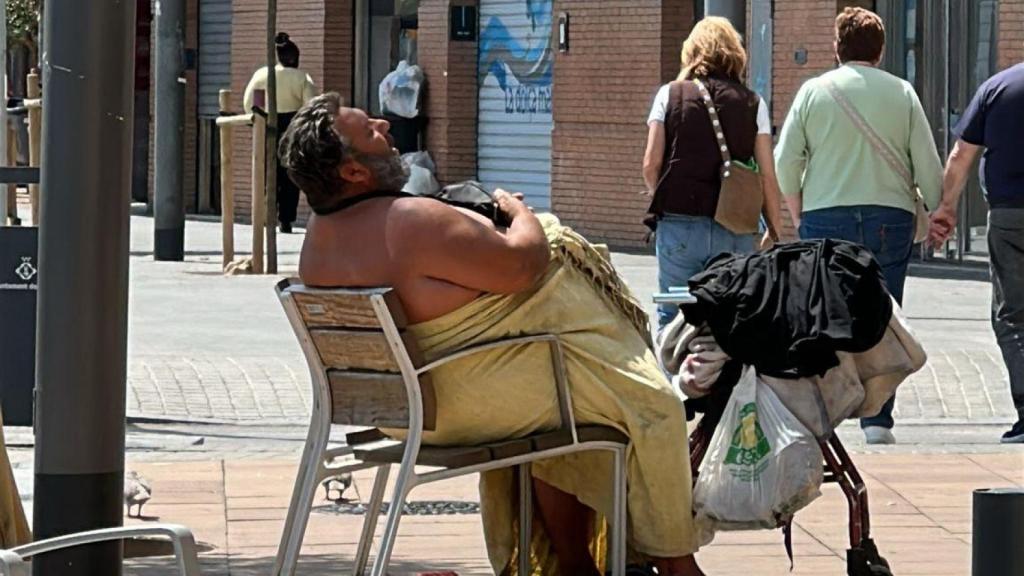 Un dels sense sostre a la plaça de la Coca de Mataró
