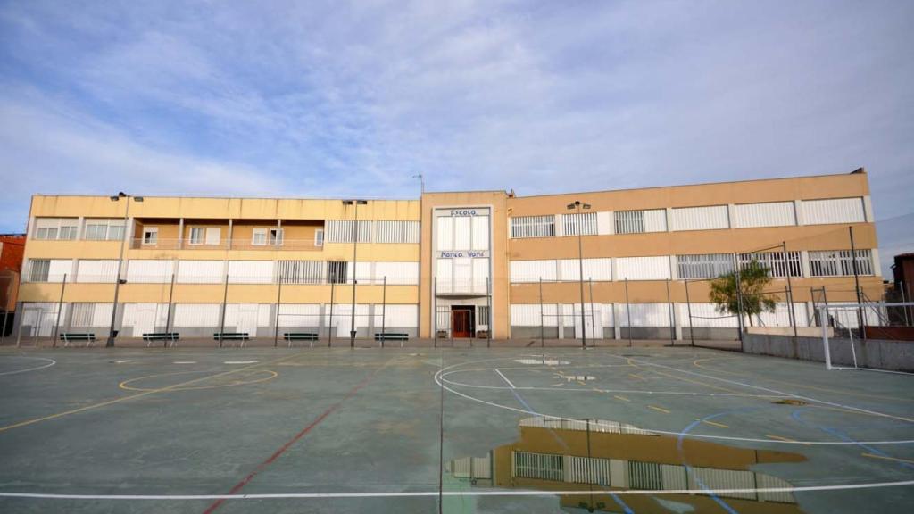 Exterior del colegio Maria Ward de Badalona donde ha tenido lugar el último robo con fuerza en Llefià