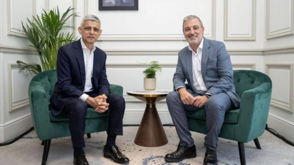 El alcalde de Londres, Sadiq Khan, y el de Barcelona, Jaume Collboni