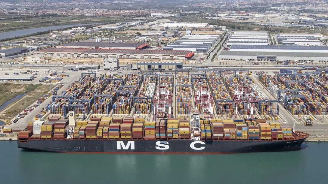 Contenedores en el muelle del Prat del Port de Barcelona