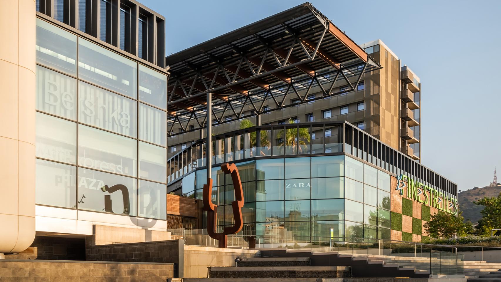 Exterior del centro comercial Finestrelles en Esplugues
