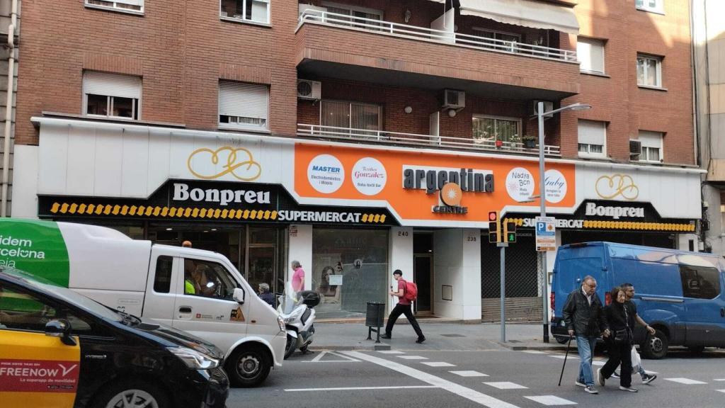 Fachada de las galerías Argentina Centre de Barcelona, en República Argentina