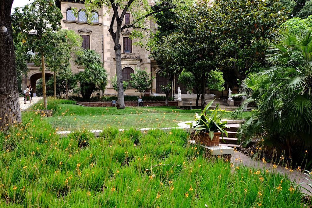Els jardins de la finca Julio Muñoz Ramonet a Barcelona