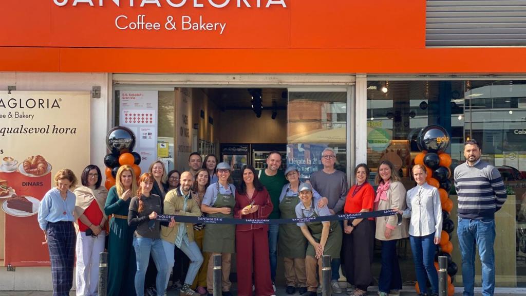 Apertura del nuevo Santagloria en una estación de Galp en Sabadell
