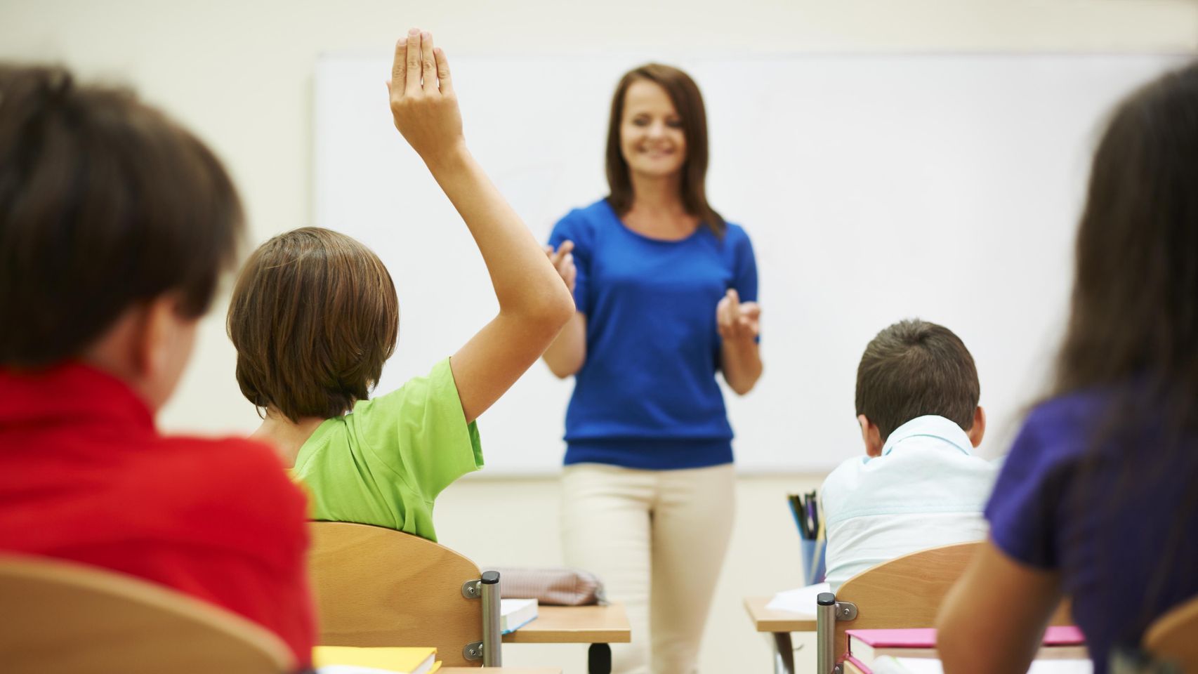 Profesora impartiendo clases 