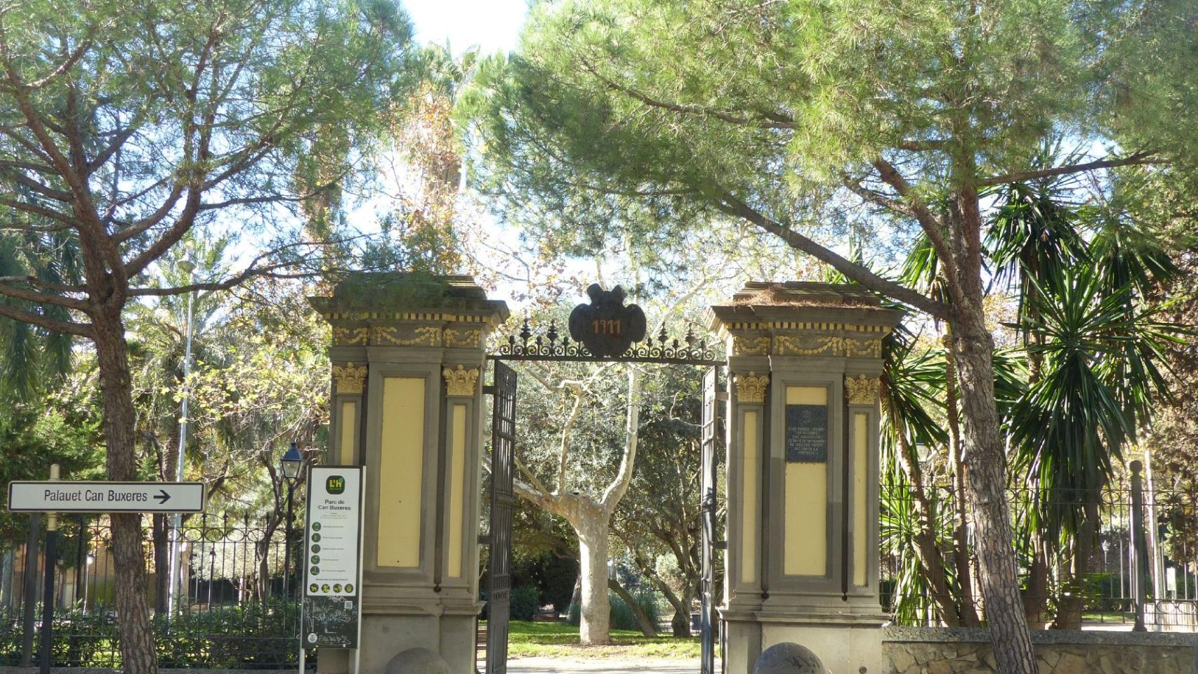 Entrada al parque de Can Buxeres en L'Hospitalet
