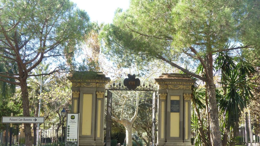 Entrada al parque de Can Buxeres en L'Hospitalet
