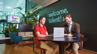 Barcelona es llança a la 'caça' de talent internacional en una xarxa europea de centres per a 'expats'
