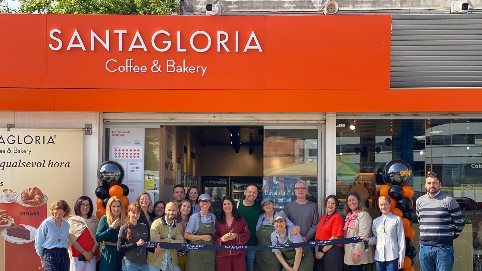 Apertura del nuevo Santagloria en una estación de Galp en Sabadell