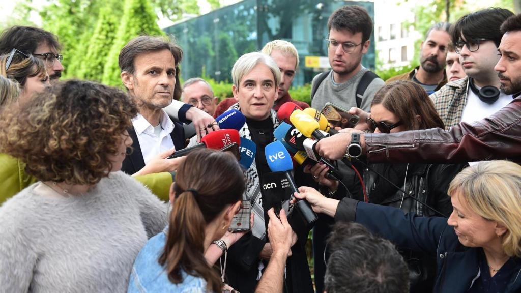 La exalcaldesa de Barcelona, Ada Colau, a su salida de la Audiencia Nacional