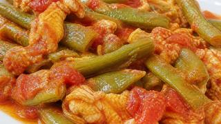 Judías verdes con tomate / IA