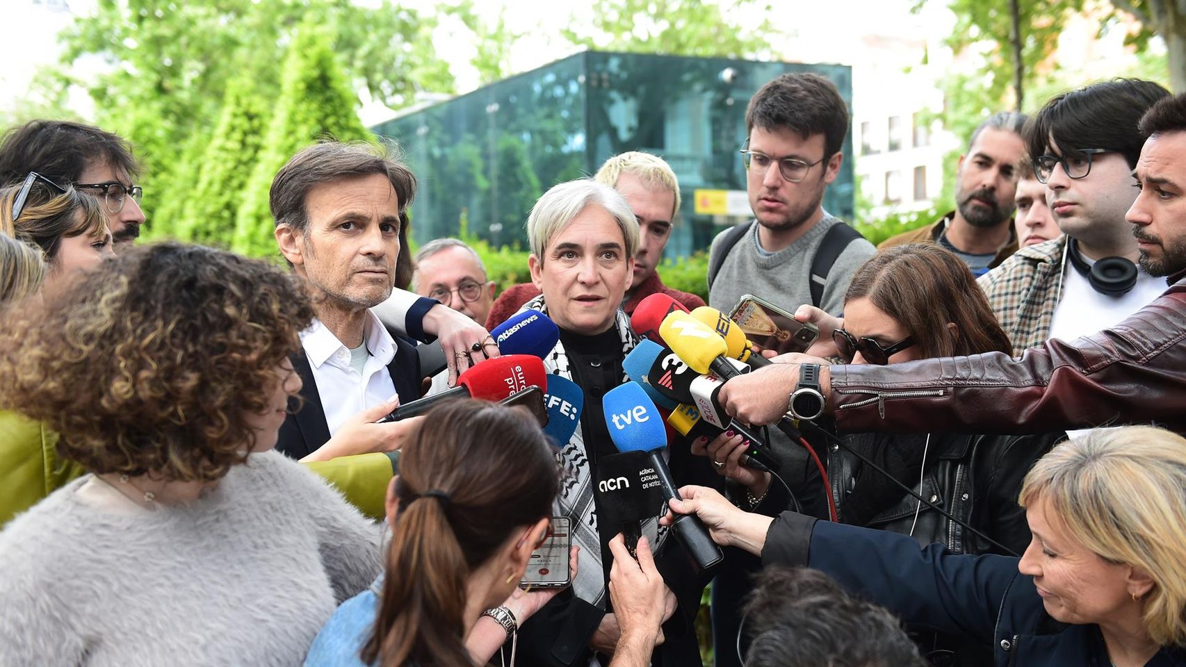 La exalcaldesa de Barcelona, Ada Colau, a su salida de la Audiencia Nacional