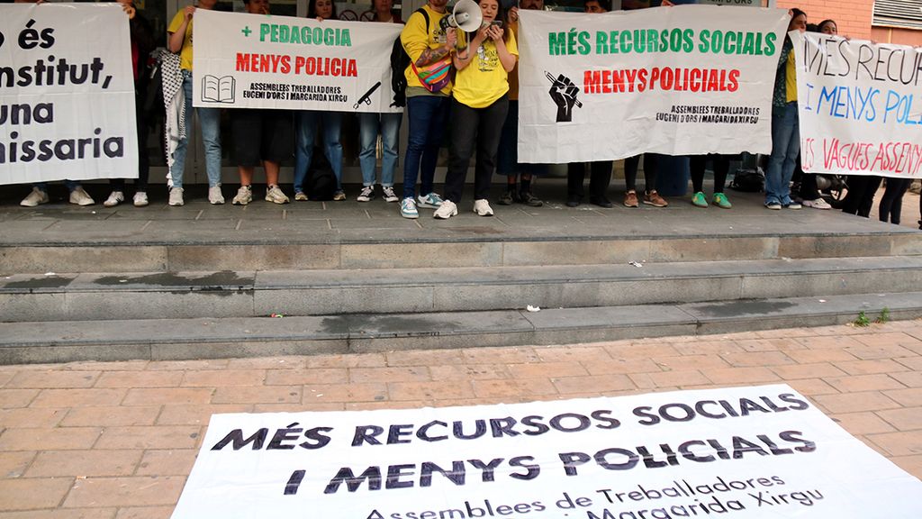 Protesta contra los Mossos en las escuelas