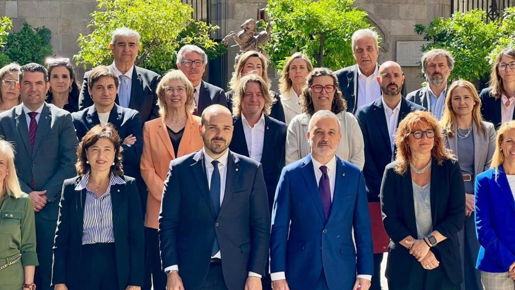 L'alcalde de Barcelona, Jaume Collboni, i el conseller de la Presidència de la Generalitat, Albert Dalmau, encapçalen la reunió de la Comissió Mixta Generalitat-Ajuntament de Barcelona, al Palau de la Generalitat