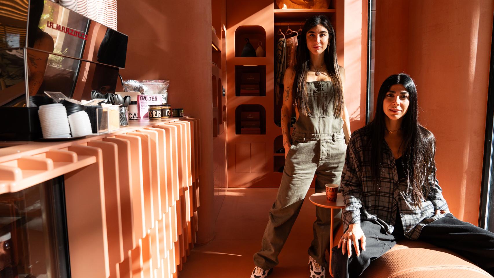 Nilou y Mehrazin, fundadoras iraníes de un centro de pilates premium