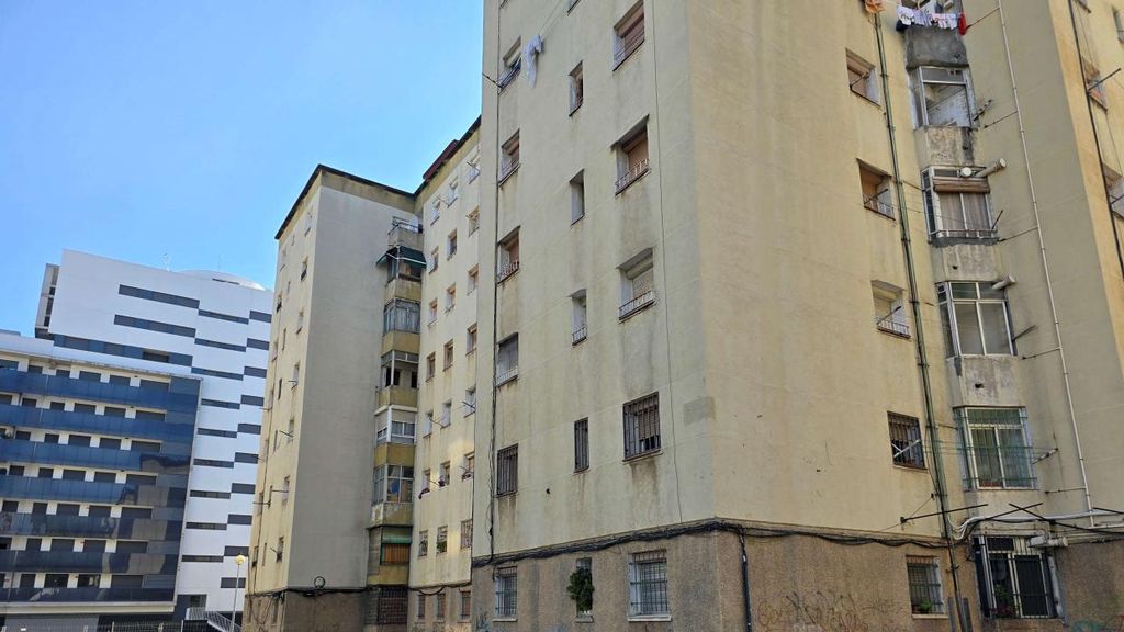 Bloque de la avenida Marquès de Mont-Roig de Badalona que el Incasòl derribará