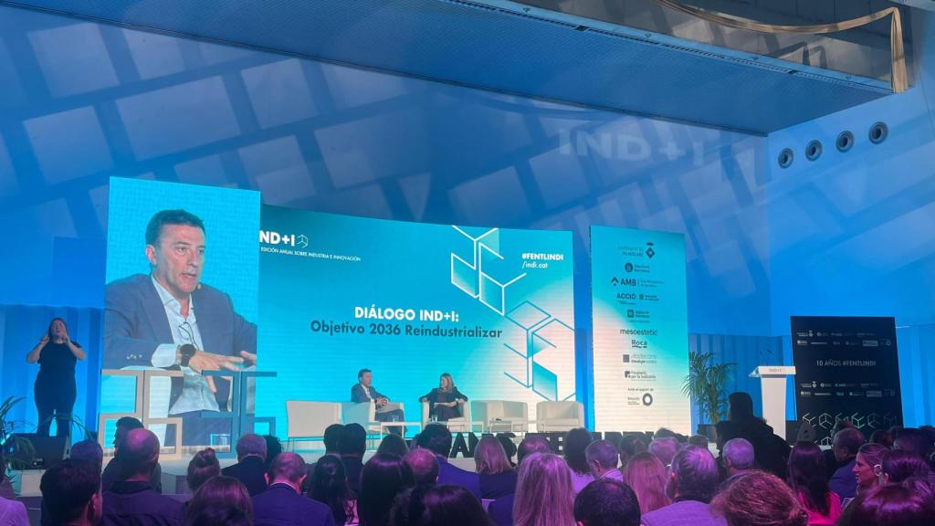 Ricardo Domínguez, presidente de Navantia y Neus Olea, miembro del consejo IND+I y aeball