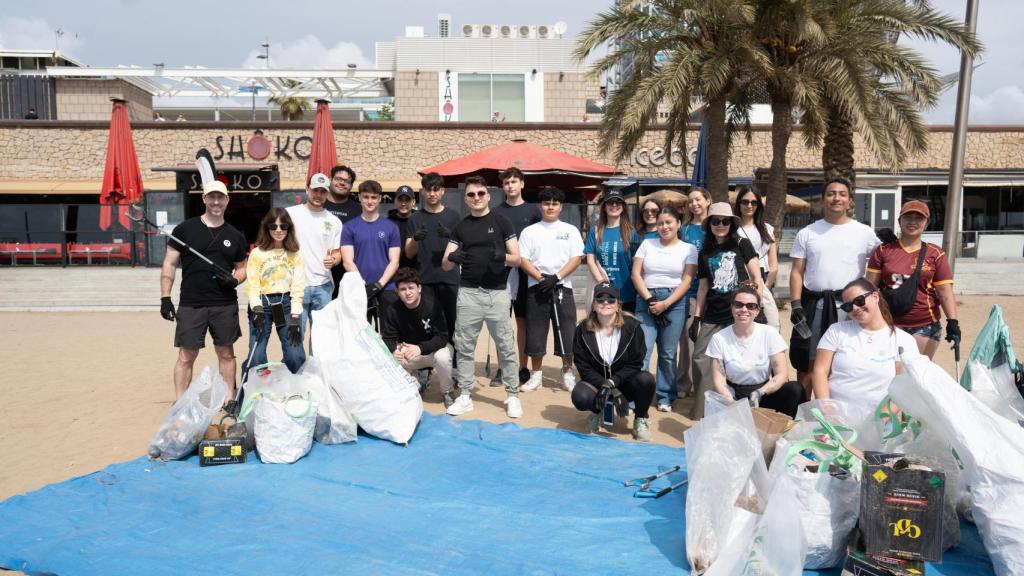 La recogida de residuos en la Barceloneta