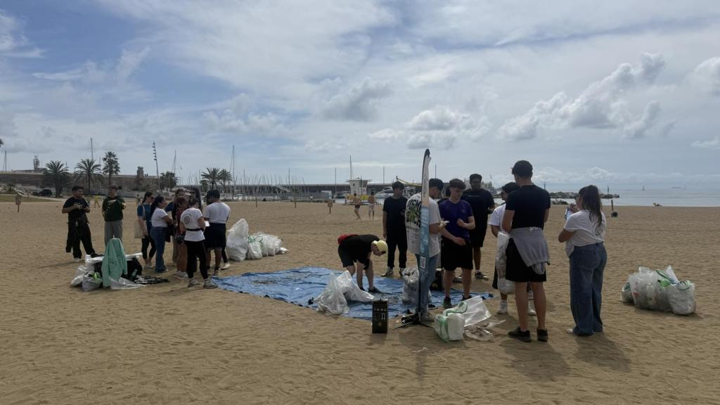 Recogida de residuos en la Barceloneta