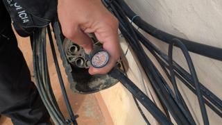 Cableado robado por los falsos operarios en el Eixample