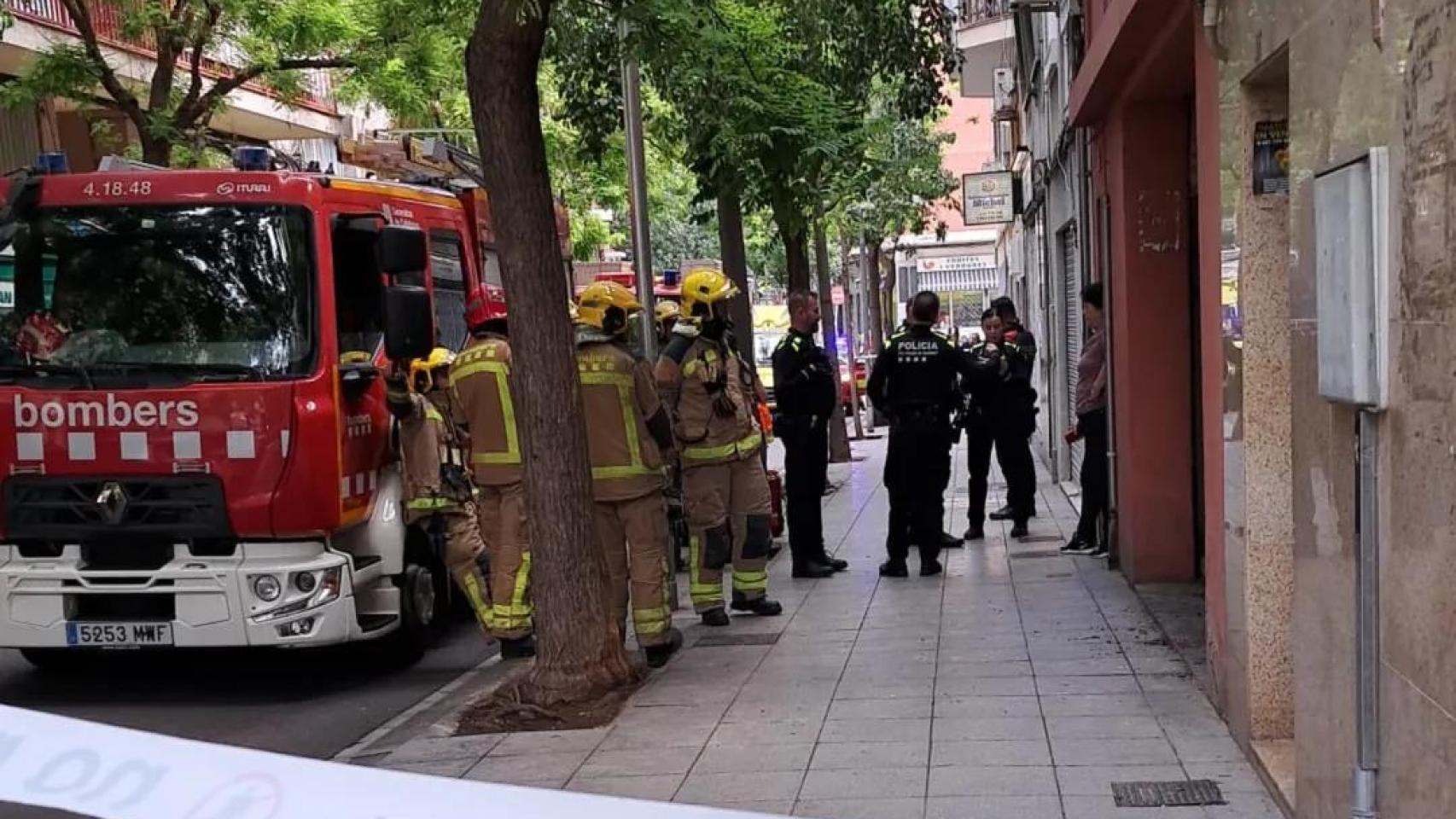 Se derrumba el techo de una vivienda en Santa Coloma de Gramenet