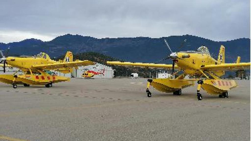 Aviones para la lucha contra incendios de los bomberos en una imagen de archivo