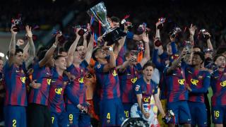 El FC Barcelona levantando la Copa de la Liga 2025-2026