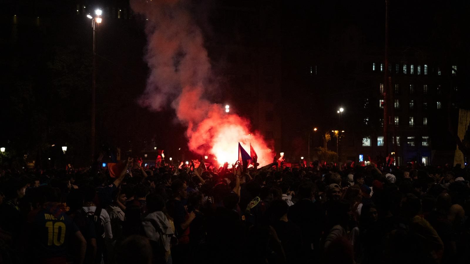 Aficionados del FC Barcelona en la celebración del título de campeones de La Liga 2025-2026