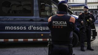 Agentes de los Mossos en una imagen de archivo durante un operativo